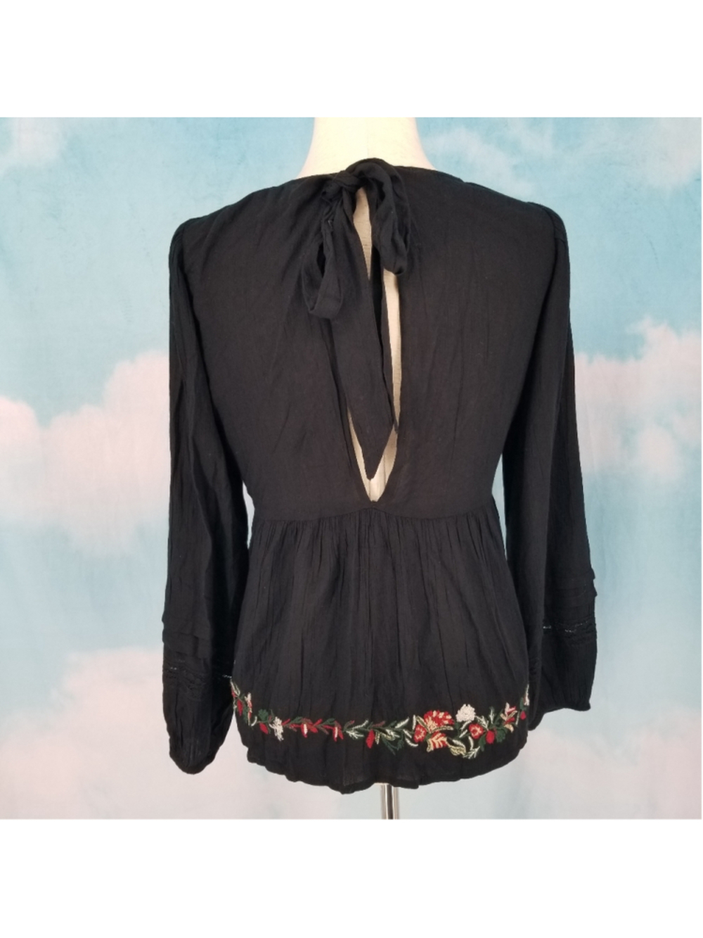 American Eagle Embroidered Blouse Balloon Sleeve Tie Back Black Floral XS Boho - Picture 7 of 8